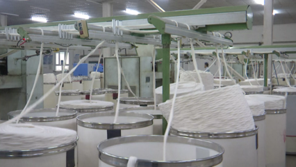 開足馬力生產! 精河縣各紡織企業(yè)跑出新年&ldquo;加速度&rdquo;